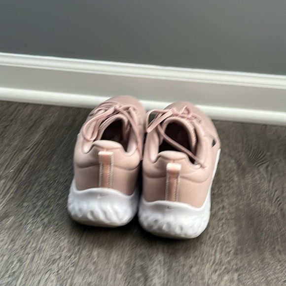 Nike Renew Women’s Running Shoe - Picture 3 of 5